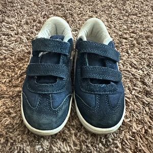 Cat and jack shoes size 12. Good condition!